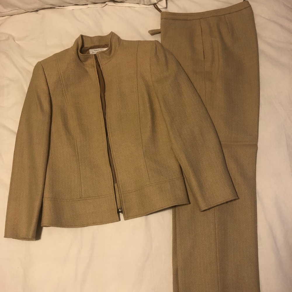 Tahari 100% wool suit set